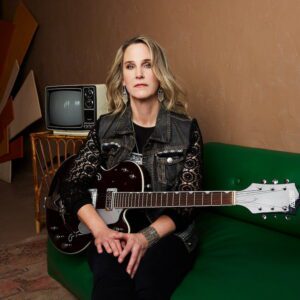 Lynne Hanson photo with guitar