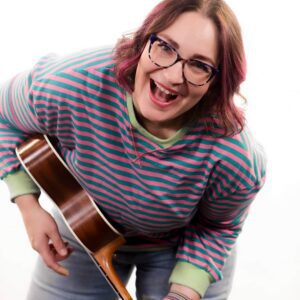 Beppie performer photo posing with ukelele